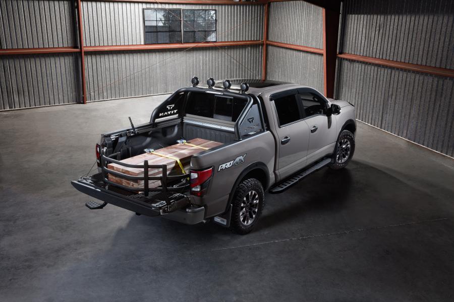  Nissan Titan PRO-4X Crew Cab Accessorized 2019 года  (фото 1 из 6)